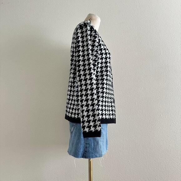 Vintage black and white knit cardigan - Picture 3 of 10
